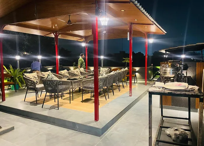 Hotel Le Grand Roof Top Restaurant - Walk-In From Rk Ashram Metro Station New Delhi