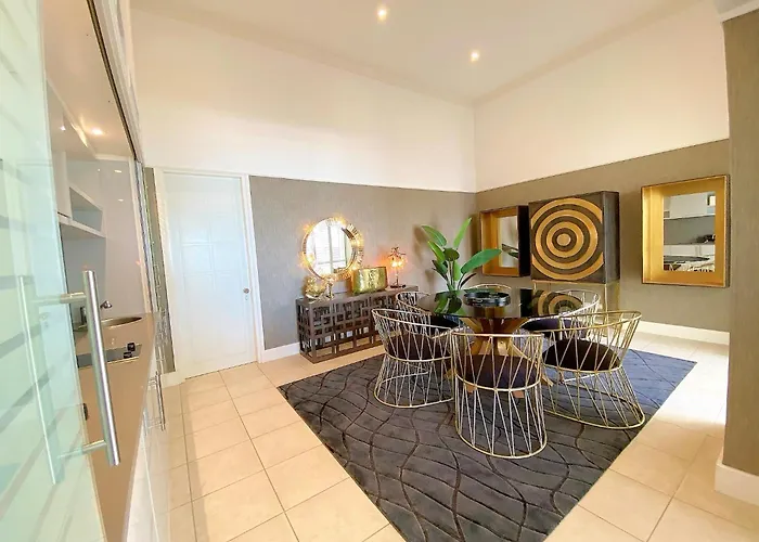 Clifton Yolo Spaces - Clifton Mansion Villa Cape Town