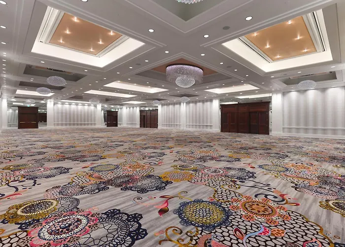 Amway Grand Plaza Hotel, Curio Collection By Hilton Grand Rapids