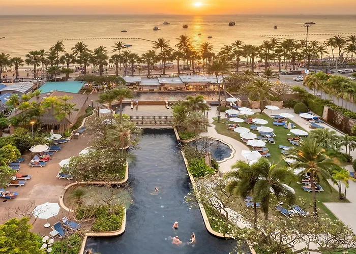 Jomtien Palm Beach Hotel & Resort - Family-Friendly Pattaya