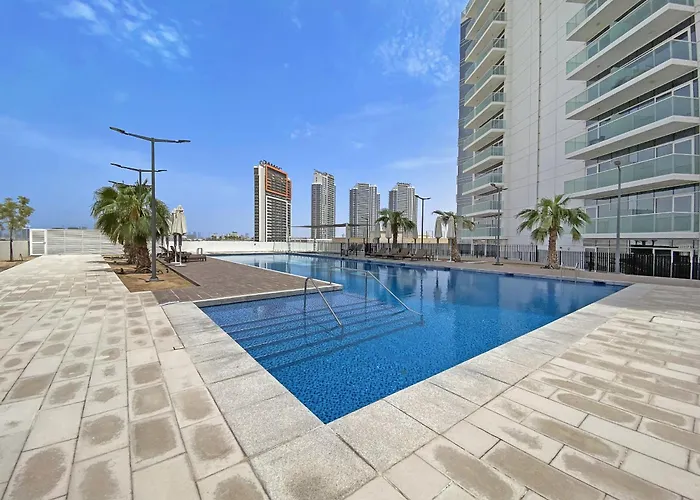 Vayk - Chic Hotel Style Studio In Damac Hills Dubai
