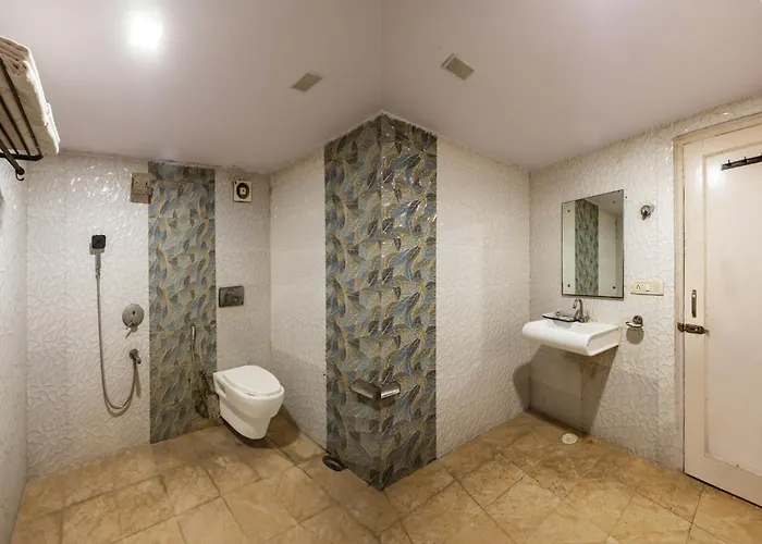Hotel Ashoka International-Near Ganga Ram & Blk Hospital At Karol Bagh Metro Station New Delhi
