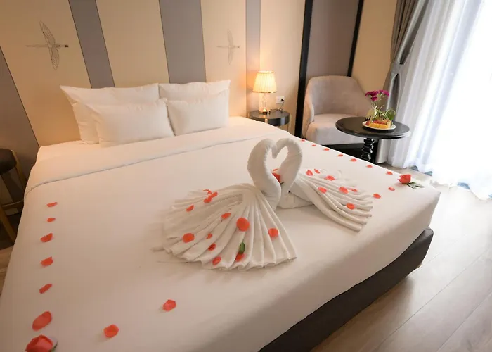 San Hotel & Pool Hanoi