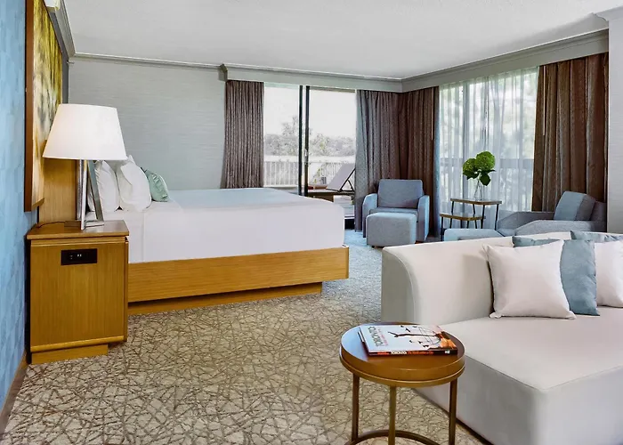 Crowne Plaza Toronto - North York By Ihg Hotel