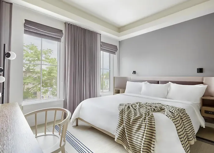 Lark Hotels 907 Main Cambridge