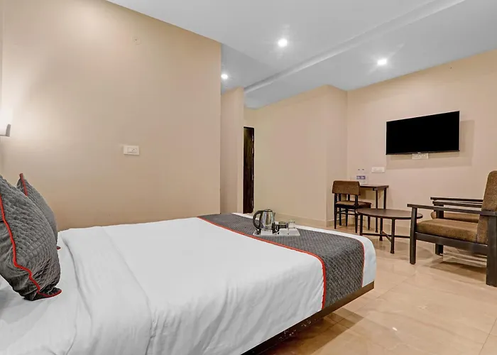 Super Townhouse Amaraa Hotel Near Phoenix Palassio Lucknow