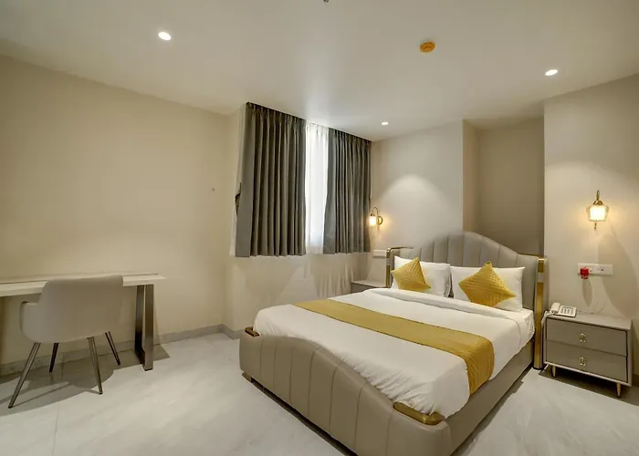 Staybird Capital- Business Hotel, Magarpatta City Pune