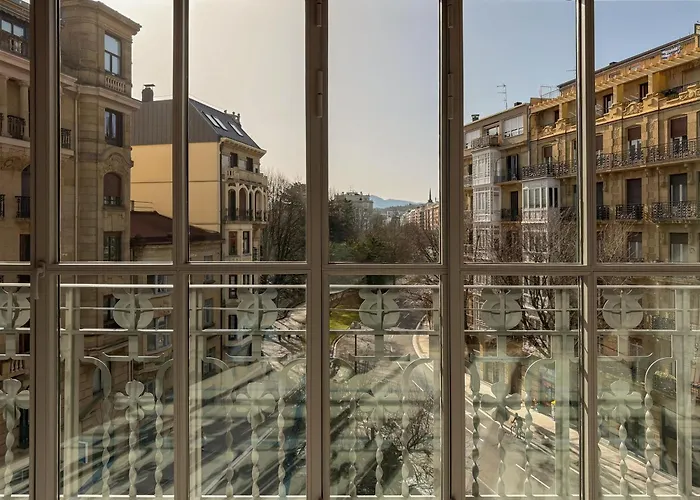 Hotel Palacio Bellas Artes San Sebastian, Curio Collection By Hilton