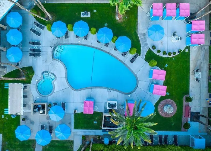 Inndulge Iconic Gay Men'S Resort Palm Springs