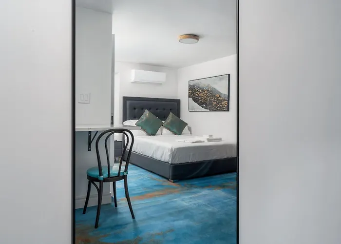 Plush Hotel Downtown Cn Tower Toronto