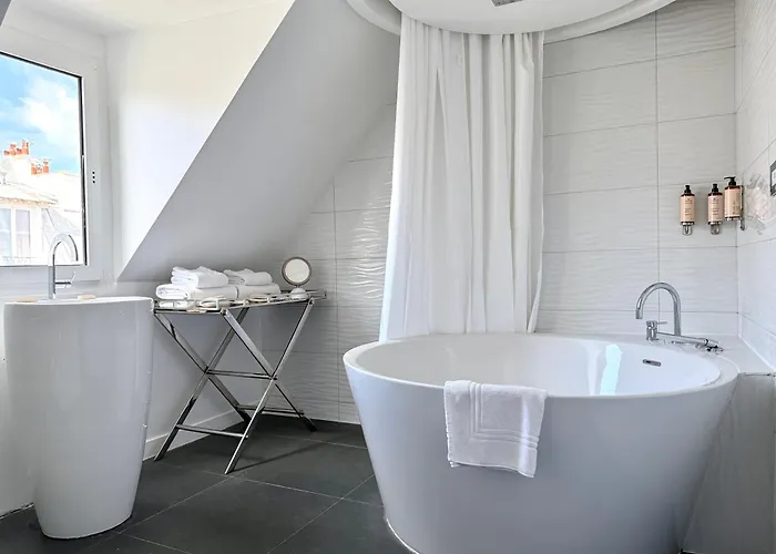 New Hotel Republique Paris
