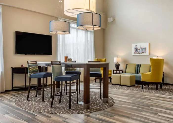 Comfort Inn & Suites Pittsburgh-Northshore