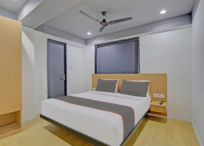 Collection O De'Pearl Hotel Surat
