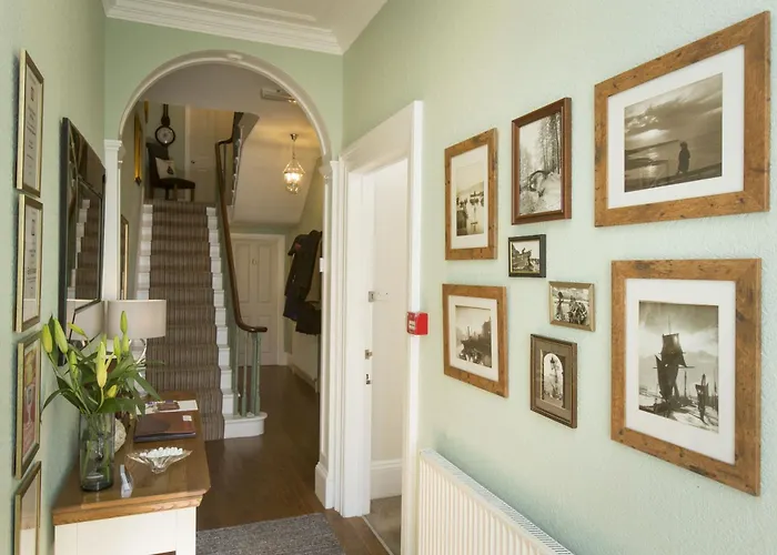 Rosslyn House Bed & Breakfast Whitby