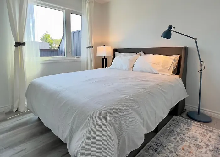 Bentley Commons Fallsview - Luxury 4 Bedroom 4 Bath Townhouse Niagara Falls