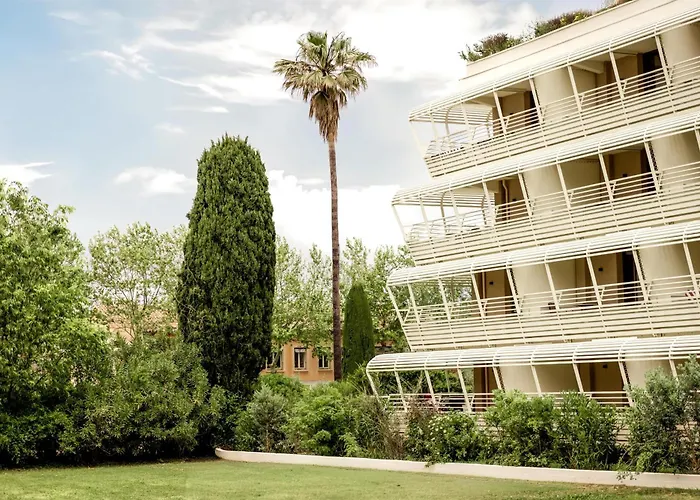 Hotel Ventura Saint-Tropez, Tapestry Collection By Hilton