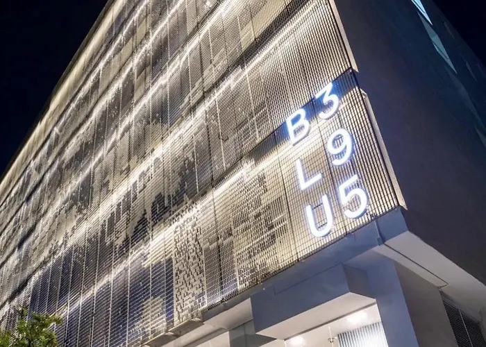 Blu 395 Ari-Saphan Khwai Bangkok
