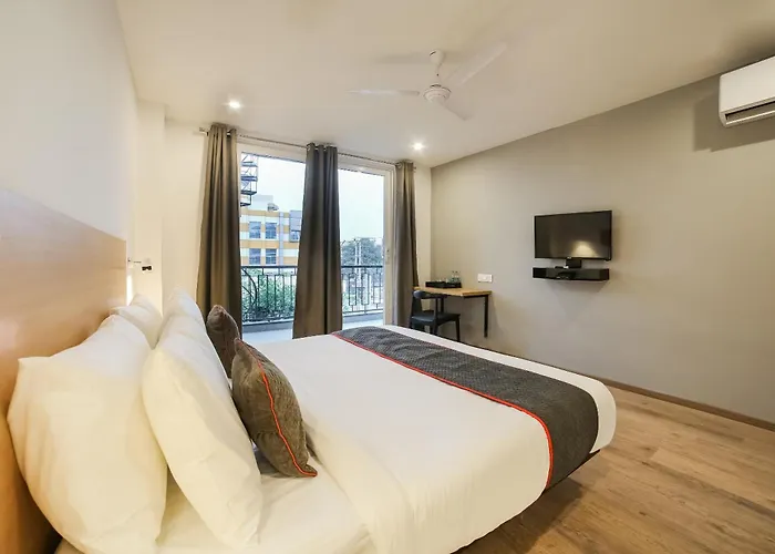 Super Townhouse 557 Near Golf Course Road Hotel Gurgaon
