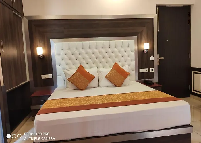 Wood Stock Kasauli-Rooms With Balcony & Cottages With Private Terrace-Panoramic View -Adjoining Forest Track
