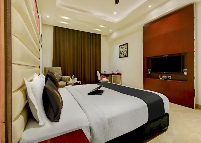 Super Townhouse Oak Hotel C Pearls Delhi 