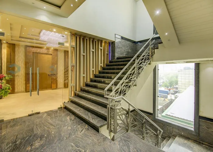 Super Townhouse Oak Hotel C Pearls Delhi 