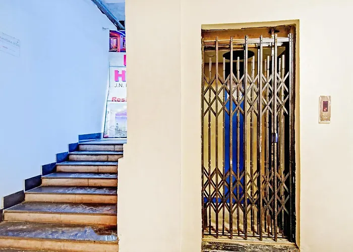 Collection O Pink House Hotel Kolkata