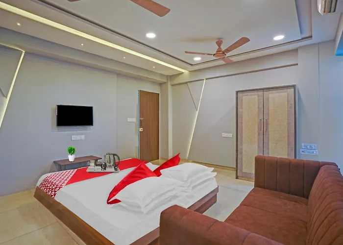 Hotel O Sai Paradise Surat