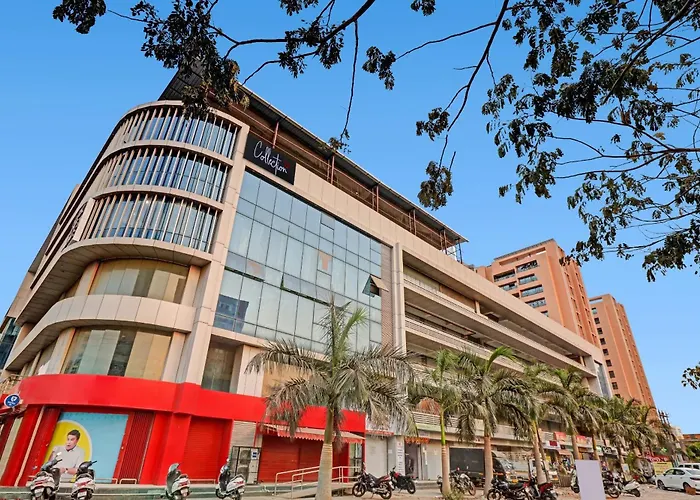 Collection O Leo Palace Surat