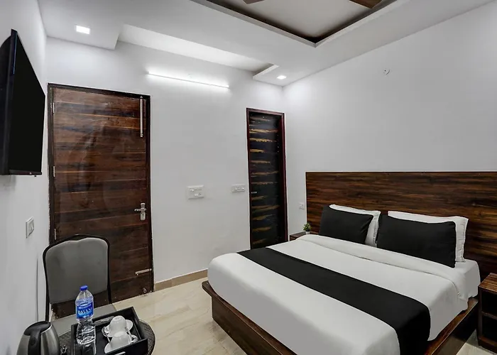 Super Townhouse Cloud Bay Hotel Gurgaon