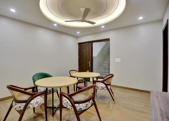 Townhouse Xanthe Hotel Noida