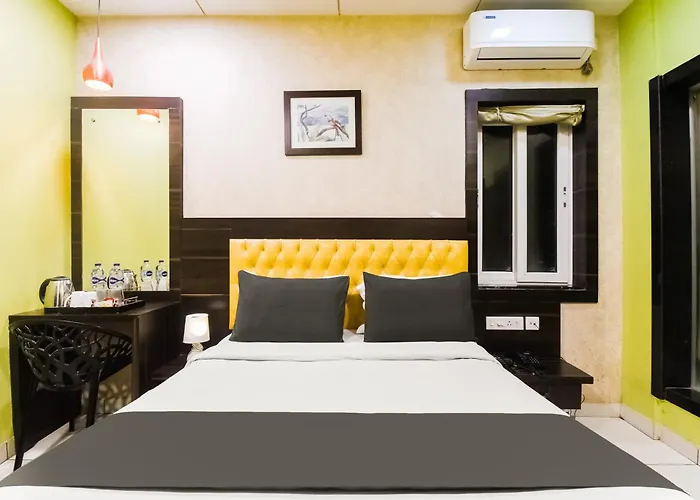 Goroomgo Royal Crown Puri: Beachside Luxury with Prime Temple Access