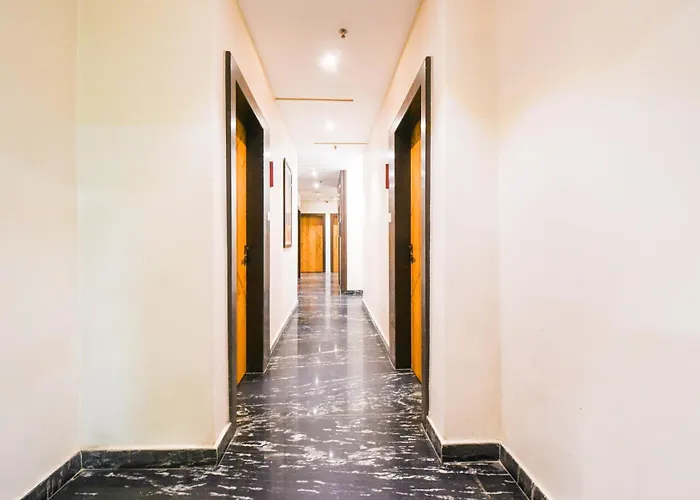 Goroomgo Royal Crown Puri: Beachside Luxury with Prime Temple Access