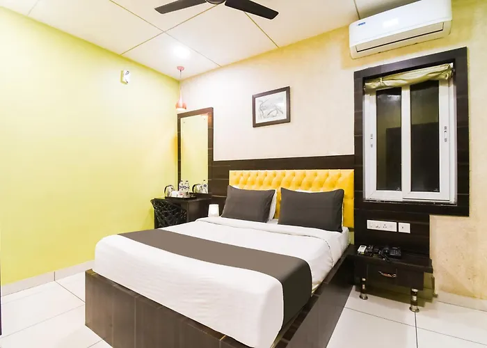 Goroomgo Royal Crown Puri: Beachside Luxury with Prime Temple Access