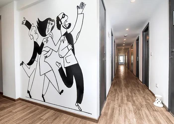Super Townhouse The Den Hotel Kolkata