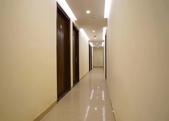 Hotel O Olive Saffron Delhi 