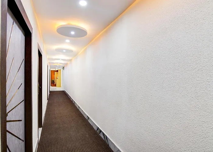 Super Hotel O The Crown Kolkata