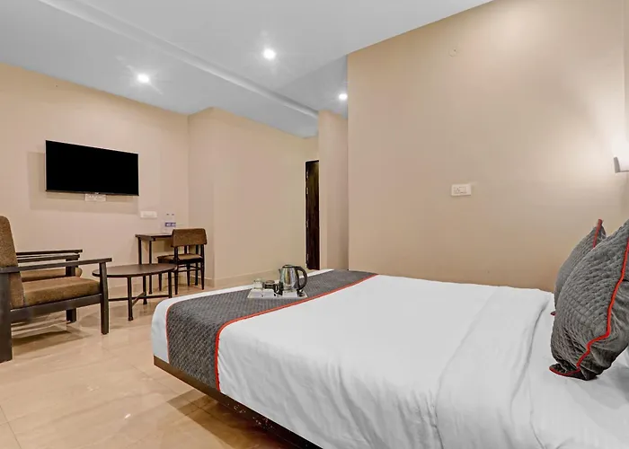 Super Townhouse Amaraa Hotel Near Phoenix Palassio Lucknow
