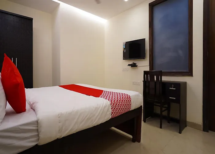 Hotel O Olive Saffron Delhi 