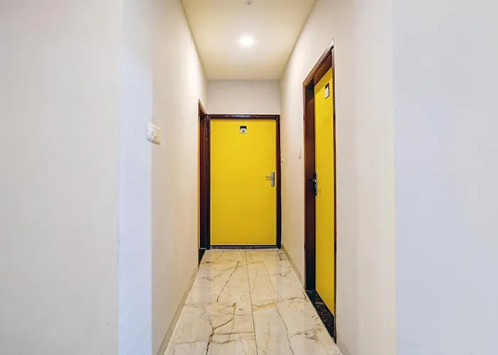 Super Townhouse Pine Tree Hotel Indore