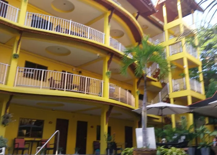 Phratamnak Inn Hotel & Guesthouse - 100 Mtr From The Beach Pattaya