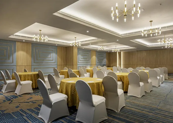 Park Inn & Suites By Radisson Thrissur East Fort