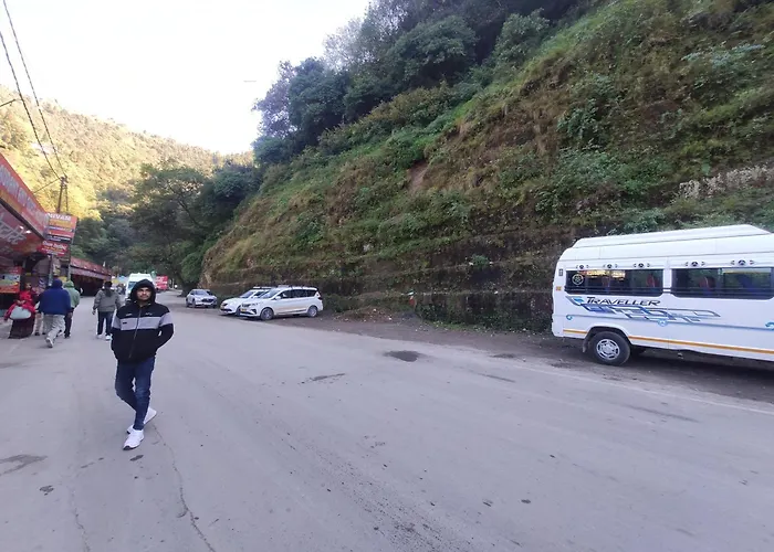 Queens Hill By Edge Mussoorie