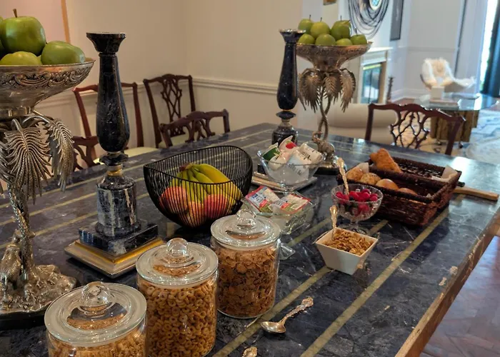 Hazelton Heritage Bed & Breakfast Toronto