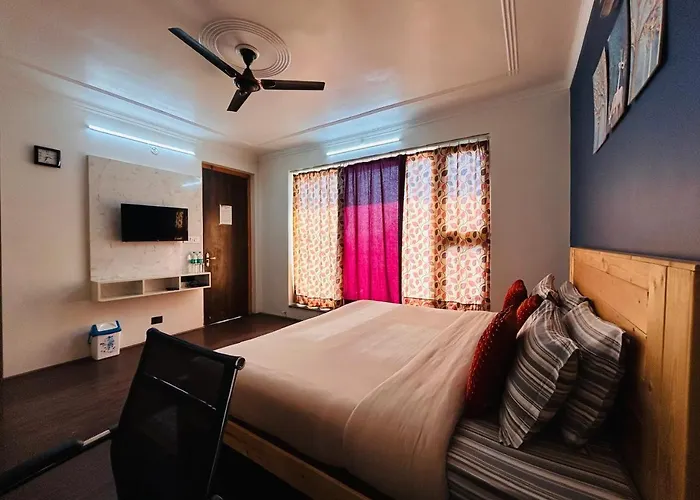 Hotel Dwaper A Premium Property Near Mall Road Mussoorie