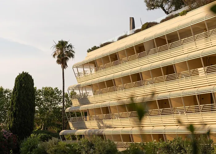 Hotel Ventura Saint-Tropez, Tapestry Collection By Hilton