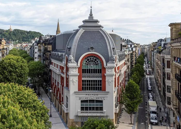 Hotel Palacio Bellas Artes San Sebastian, Curio Collection By Hilton