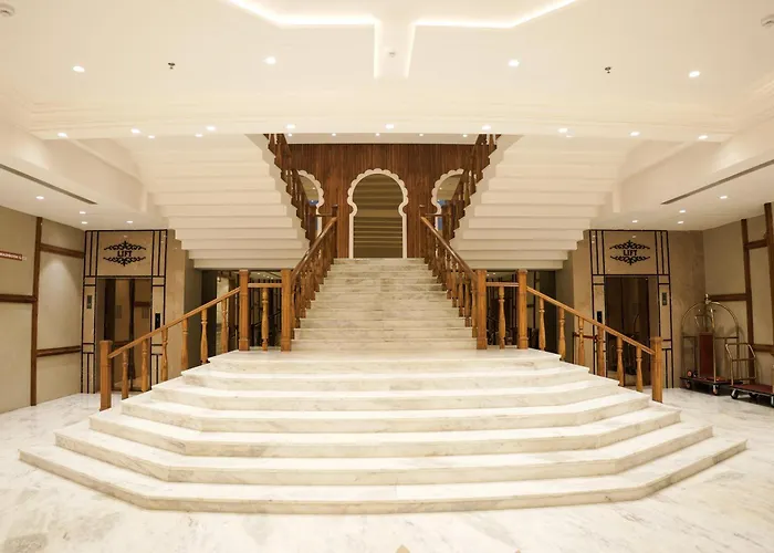 Status Dine Banquet And Restaurant Hotel Ahmedabad