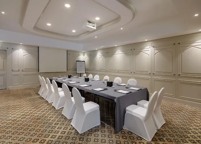 Crowne Plaza Muscat By Ihg Hotel