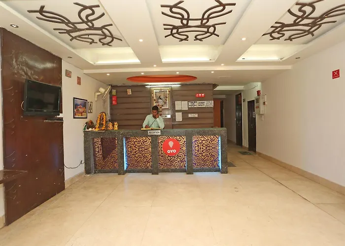 Hotel O Aura Palace Deluxe New Delhi