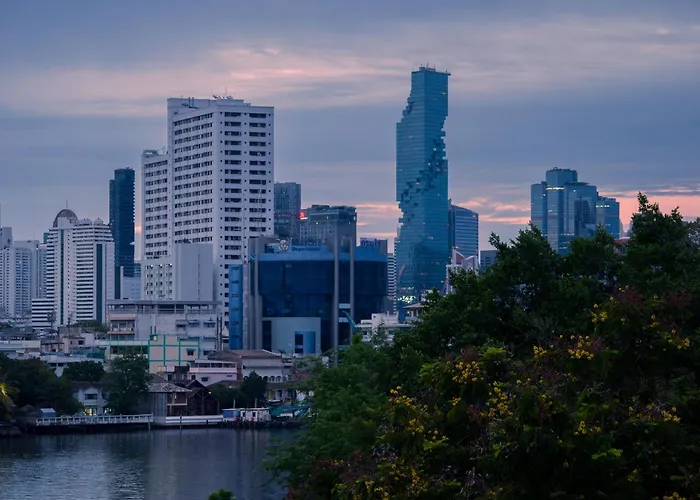 Amdaeng Bangkok Riverside Hotel